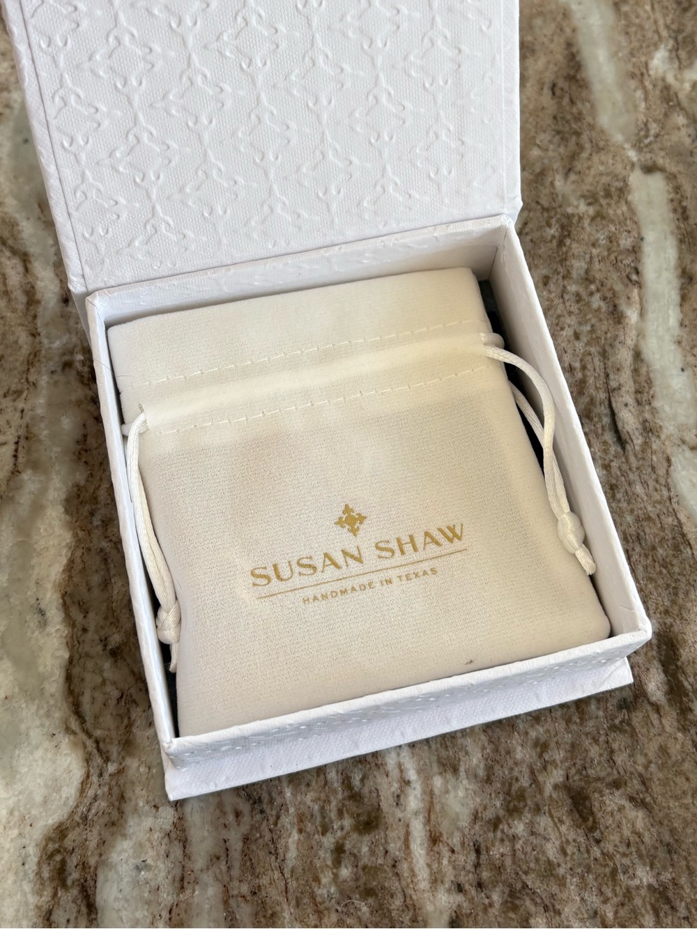 Susan Shaw NWT Cross Toggle Necklace 16 inch - Picture 3 of 5